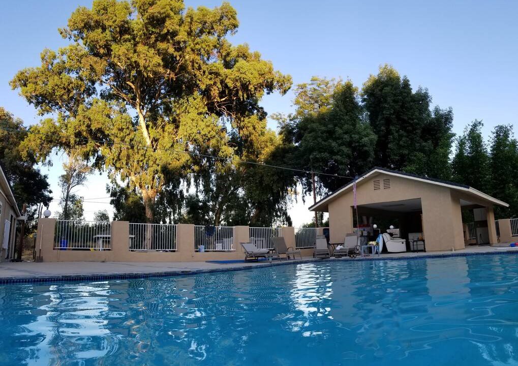 Simi Valley Resort | Private room ∙ 6 guests