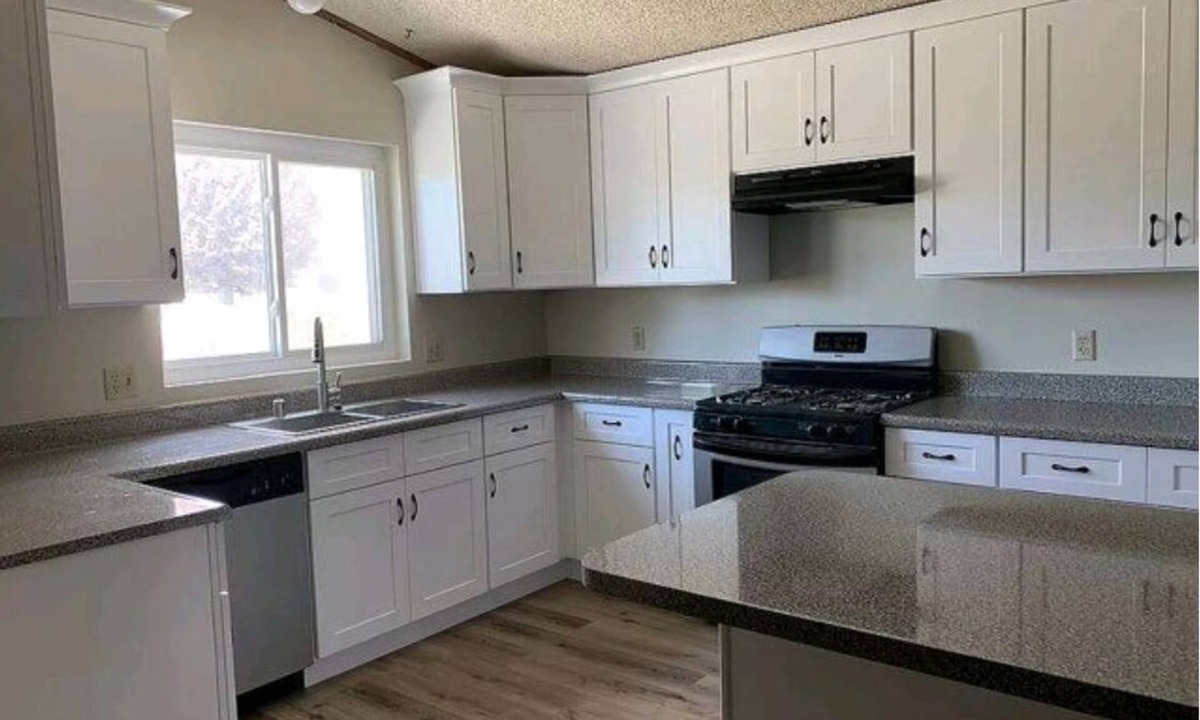 Lancaster House | Private room with shared bath/kitchen! Affordable and convenient!