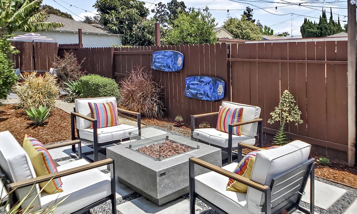 Palms Apartment | Private, Spacious Apartment with Sunny Patio