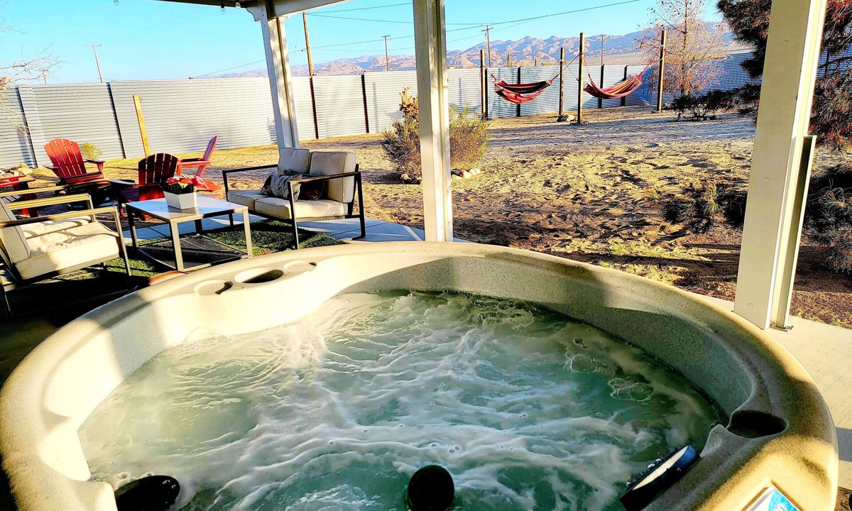 Joshua Tree House | Private stargazing retreat with Firepit/Views/Spa/King bed