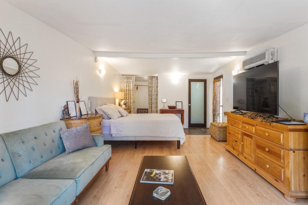Studio City House | Private Studio City Guest House