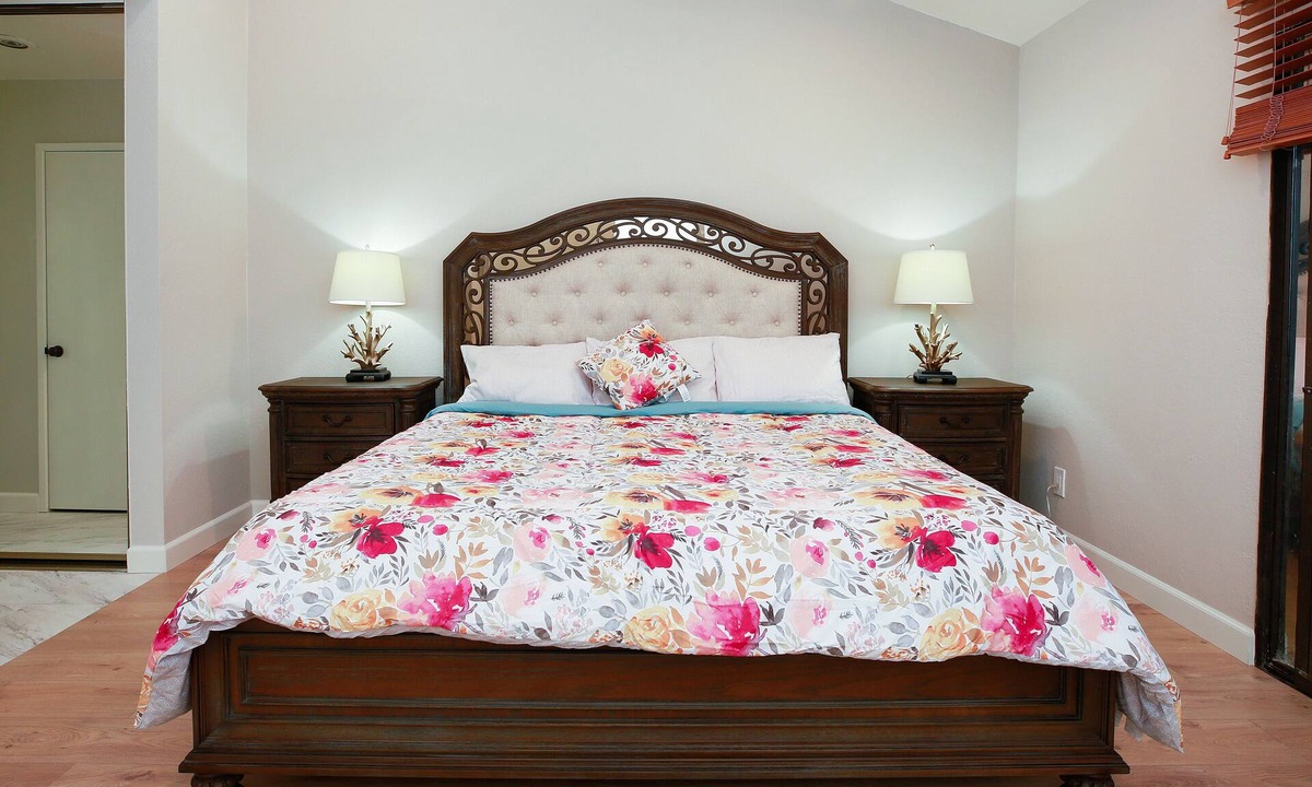 West Covina House | PROMO 5% WEEKLY AND 40% MONTHLY DISCOUNTnTownhouse with 3 bedrooms&2.5 bathrooms