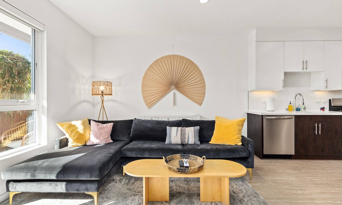 Carthay Circle Condo | Quaint & Unique 1BR Apartment