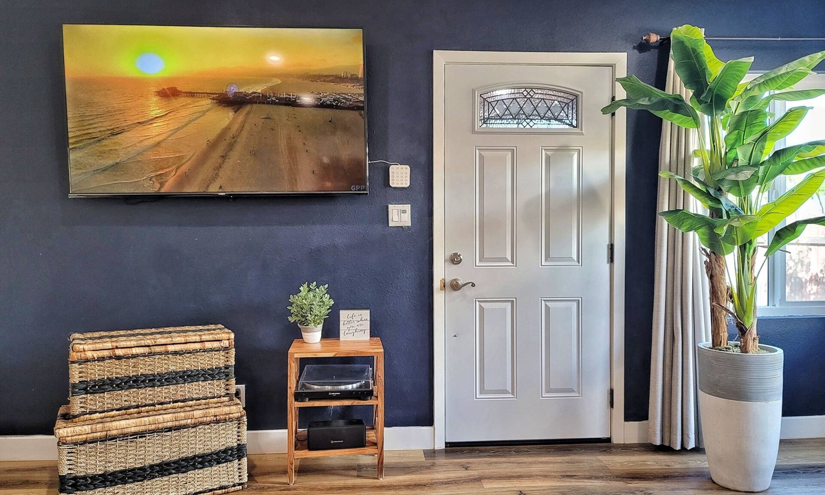 Compton House | 🌊queen bed-near SOFI LAX-free parking-gated yard