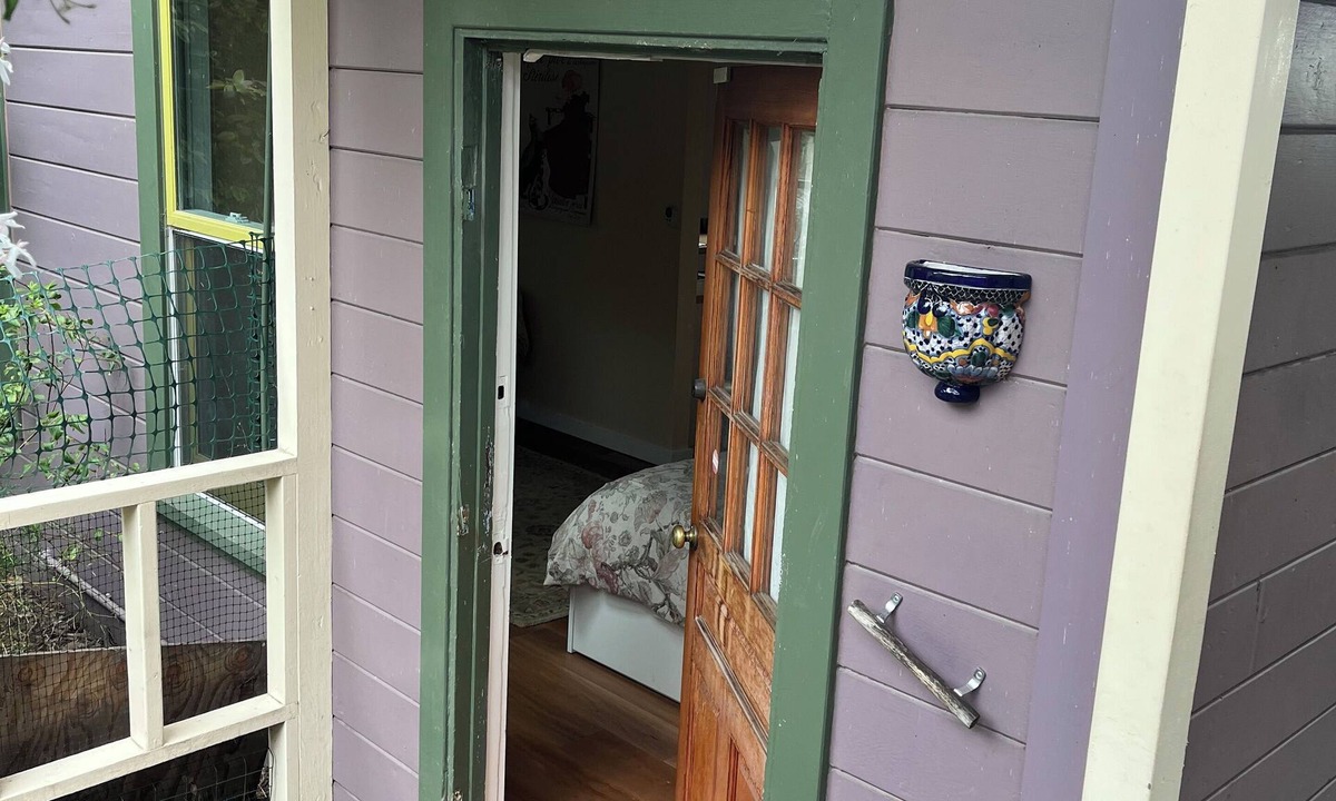 Lincoln Highlands Cottage | Quiet Cottage on the Lane Close to SF, Parks, Redwoods, Zoo, BART and the Ferry!