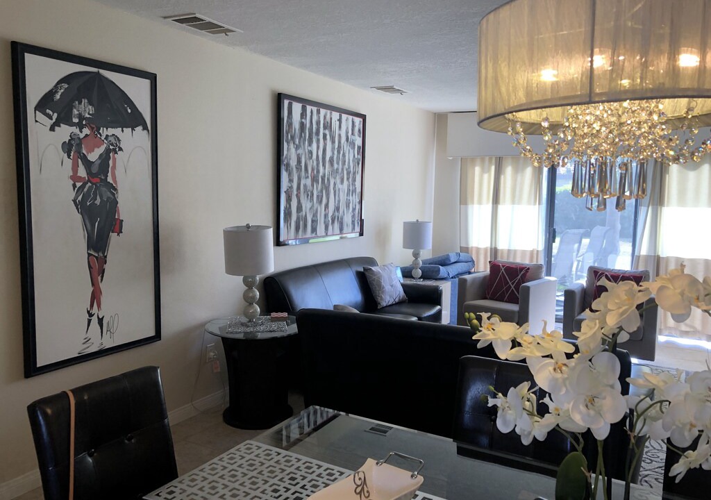 Park Palms Apartment | Quiet End Unit Condo fully Upgraded and Centrally located.