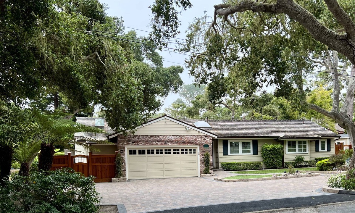 Del Monte Forest House | Quiet Home Near Greenbelt; Easy walk to Ocean