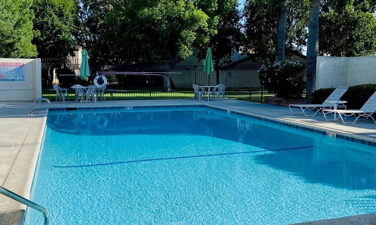Greenacres House | Quiet Paradise in SW Bakersfield - Extended Stay
