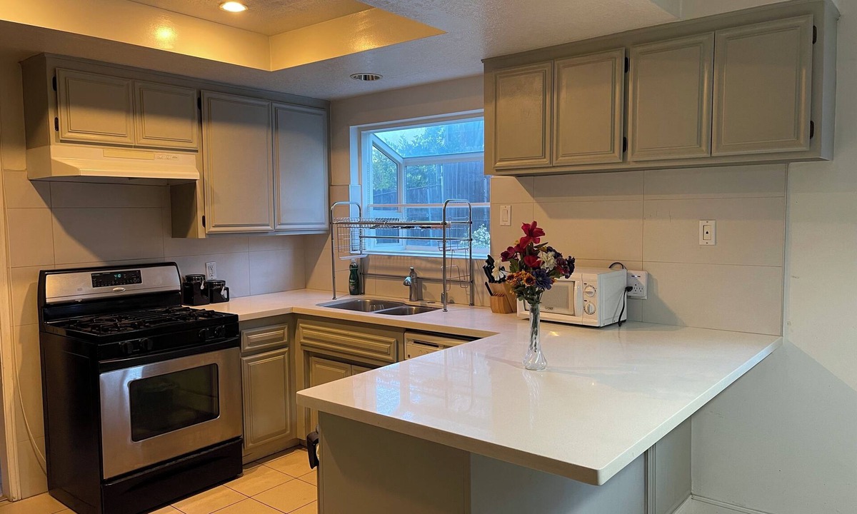 Crescenta Highlands House | Quiet, safe and convenient 3-bedroom house with WiFi and AC in gorgeous Glendale