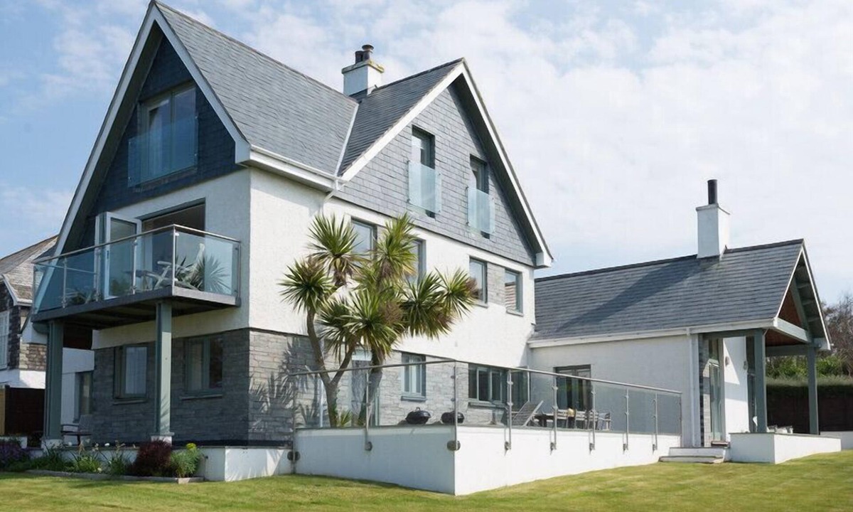 Trebetherick Cottage | RAGLEIGHS, pet friendly, with open fire in Daymer Bay