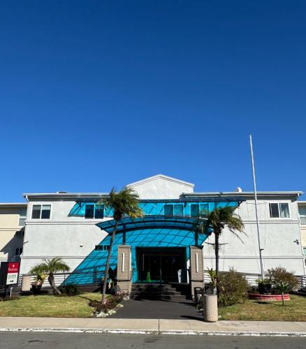 Roseville - Fleet Ridge Hotel | Ramada by Wyndham San Diego Airport