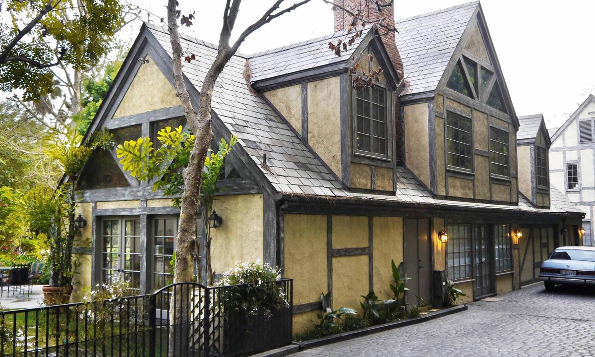 The Flats House | REDUCED SPRING SPECIAL ESTATE GUEST HOUSE, TENNIS COURT, 1.3 acre park grounds