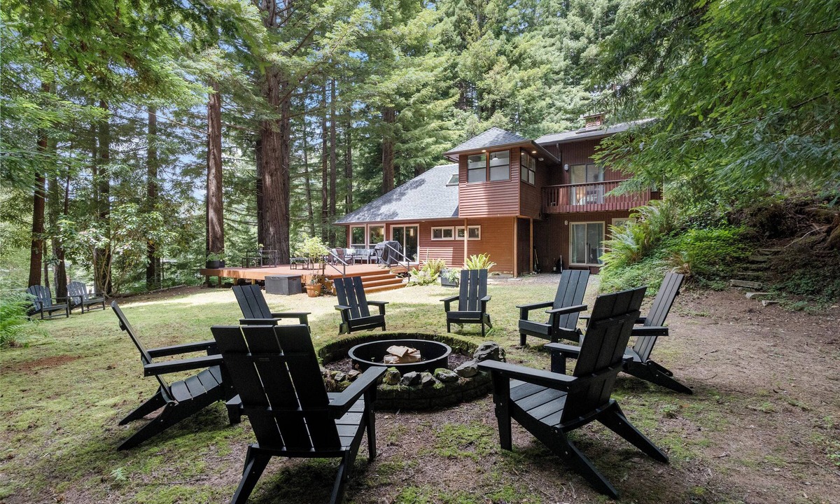 Crescent City House | Redwood 101: All New, Stout Grove, Spa-Like Bathrooms, Fire Pit, Fully Equipped