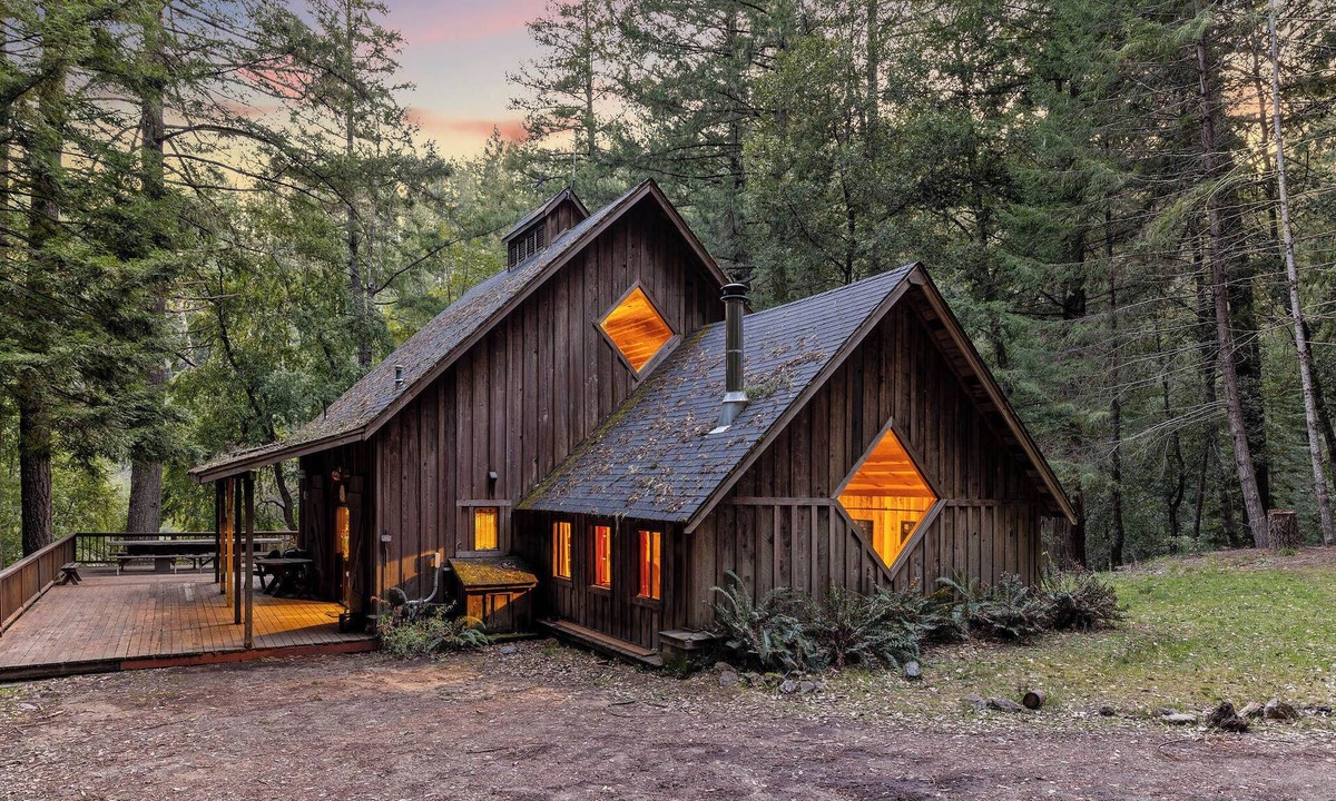 Redwood Valley House | Redwood Barn- 3-bedroom house at Leonard Lake Reserve