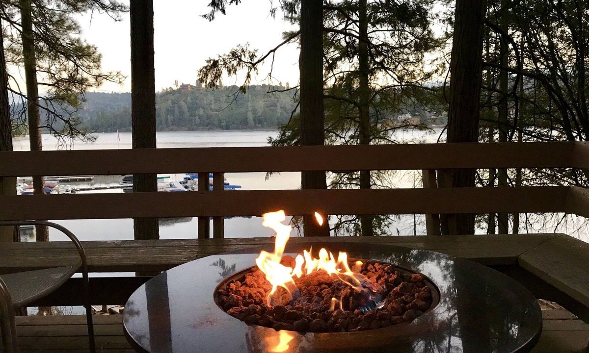 Groveland House | Relax at Lake Front Luxury Lodge-Near Yosemite-Pool Table-Private Dock and Lake