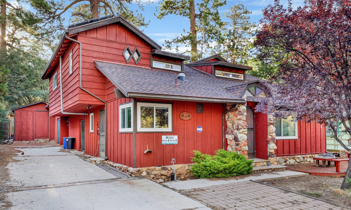 Sugarloaf Cabin | Relaxing and Serene Forested Family Retreat with Private Hot Tub