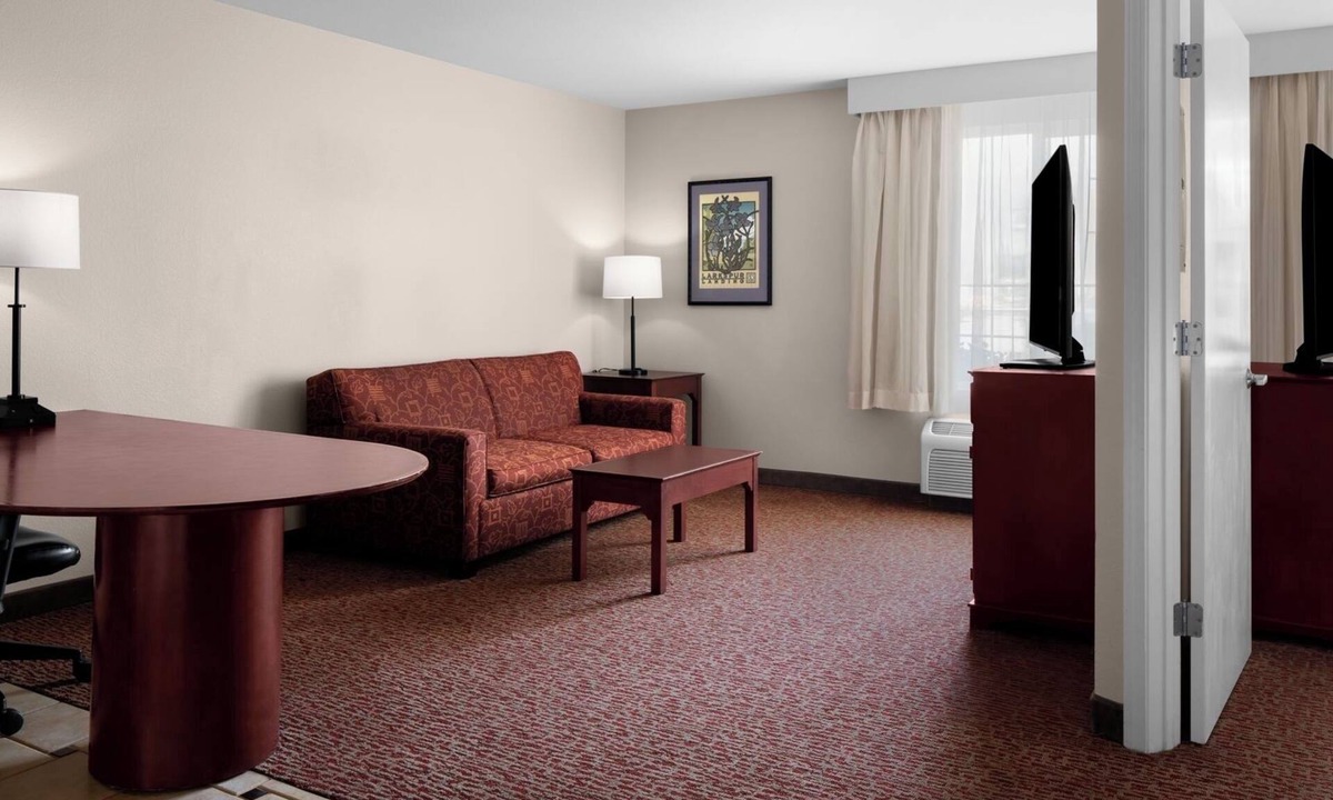Pleasanton Hotel | Relaxing Bay Area Hotel Ideal for Romantic Couple Stay | Free Parking