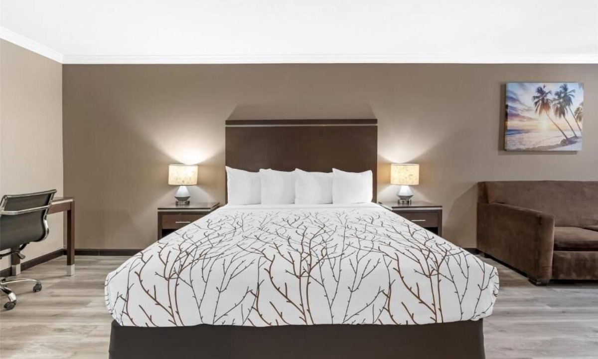 North Redondo Hotel | Relaxing Getaway w/Plush Bedding & Easy Beach Access – Great for Couples!