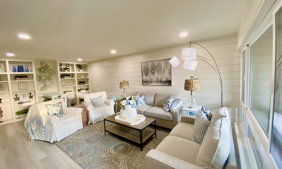 Solana Beach House | REMODELED 3 BEDROOM 2.5 BA. HOME ACROSS FROM PRIVATE BEACH OR WALK TO DOG BEACH!