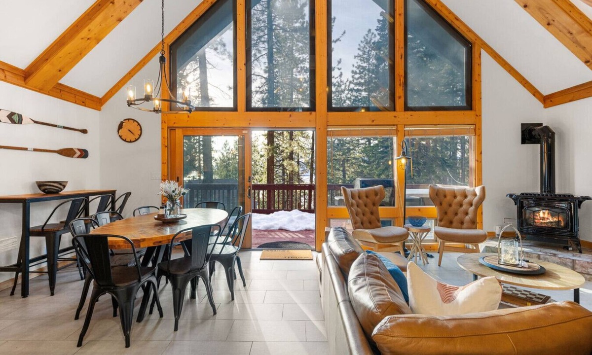 Brockway Apartment | Remodeled Lakeview Cabin for 10 High-End AC HotTub