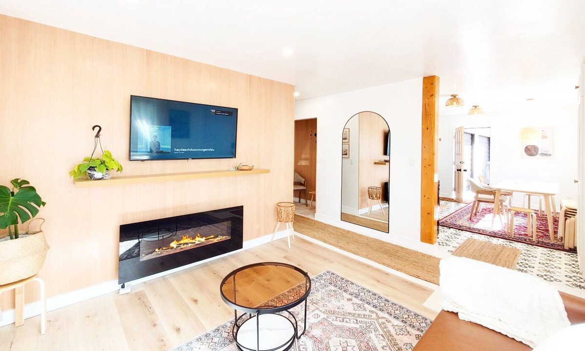 Santa Ana House | Remodeled Twin Duplex 3-Bedroom Home, close to Airport, Beach, Disney, Shopping