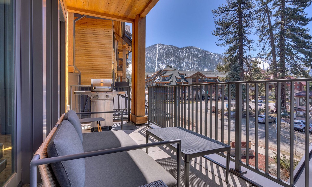 Lakeside Park Condo | Resort! Walk to Skiing/Casinos/Beach, Pool & Spa, Gym, Grill: Zalanta Oasis