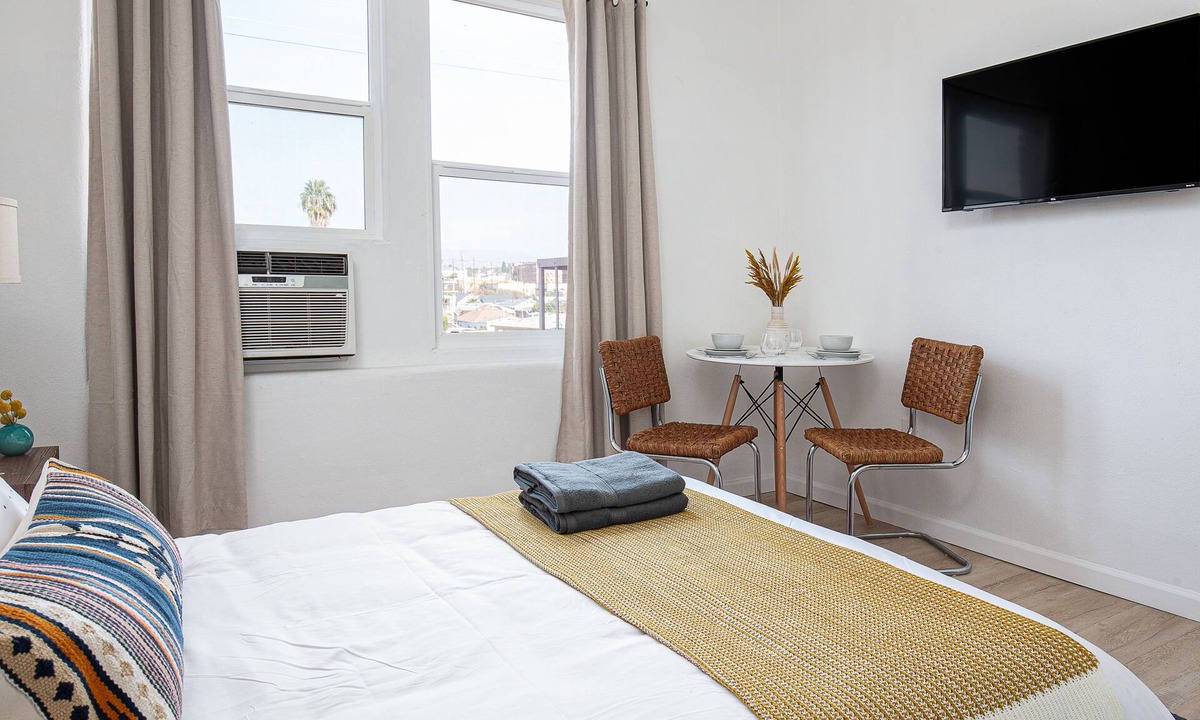 Rampart Village Apartment | Restful Vacay! LA Experience!