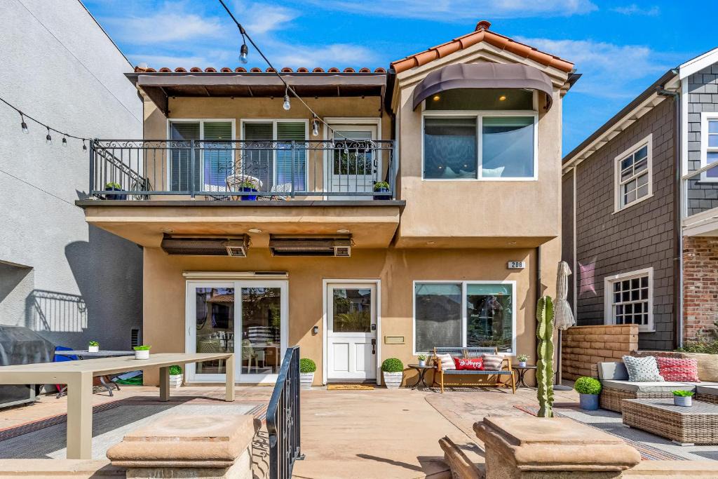 Naples House | Rivo of Dreams
