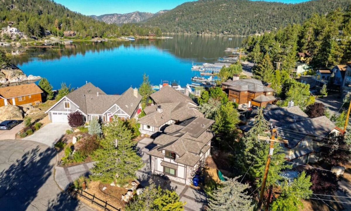 Boulder Bay Apartment | Roaring Lion Lakefront Lodge + Major Lake Views