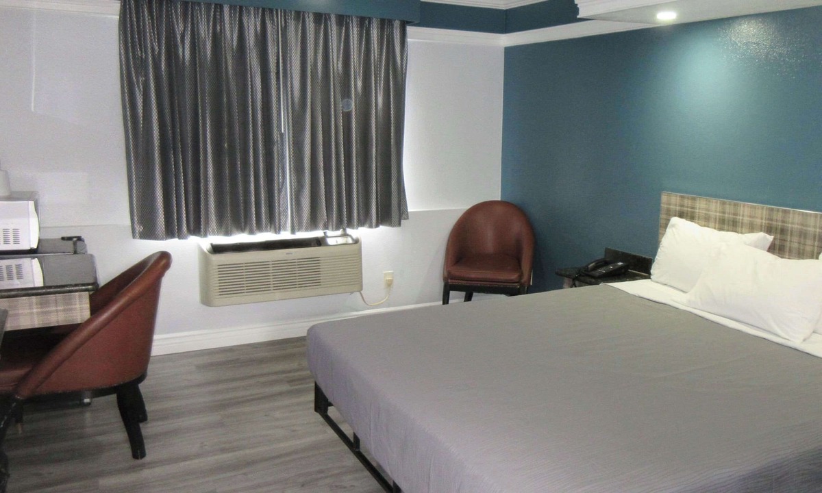 Commerce Hotel | Rodeway Inn Commerce - Los Angeles