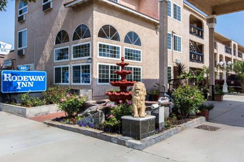 Cypress Hotel | Rodeway Inn Cypress - Buena Park