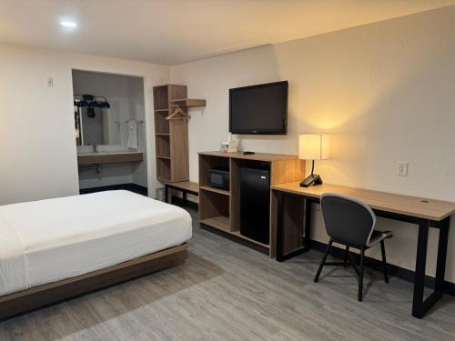 Thousand Palms Hotel | Rodeway Inn & Suites Thousand Palms - Rancho Mirage