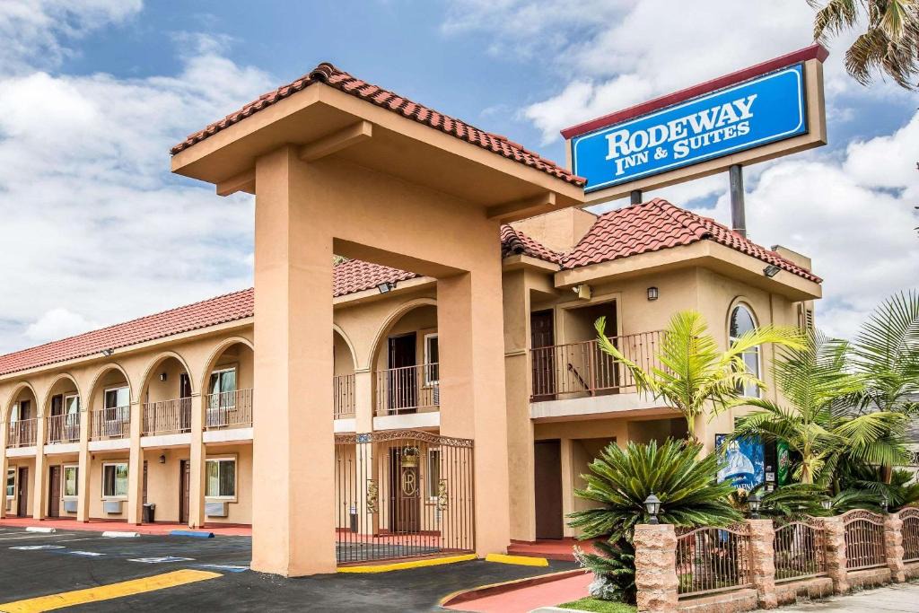 Bellflower Hotel | Rodeway Inn & Suites