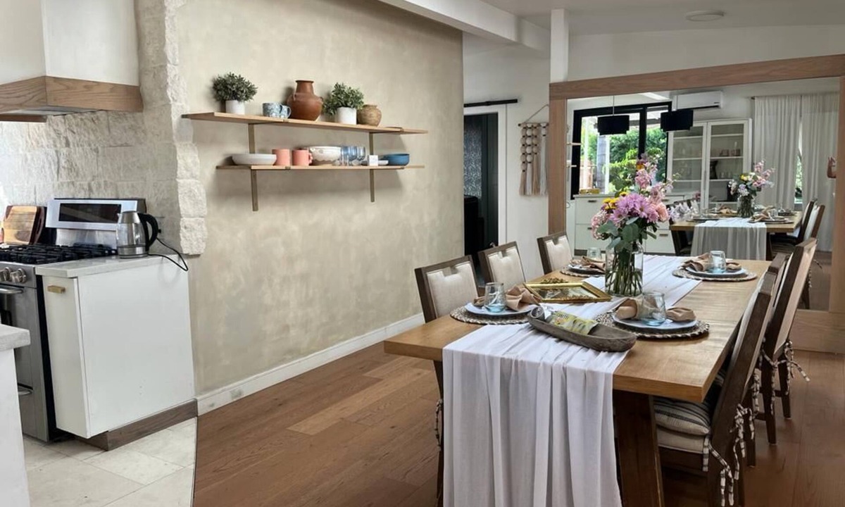 North Long Beach House | Romantic style El y Ella home. nCozy family- sized . .