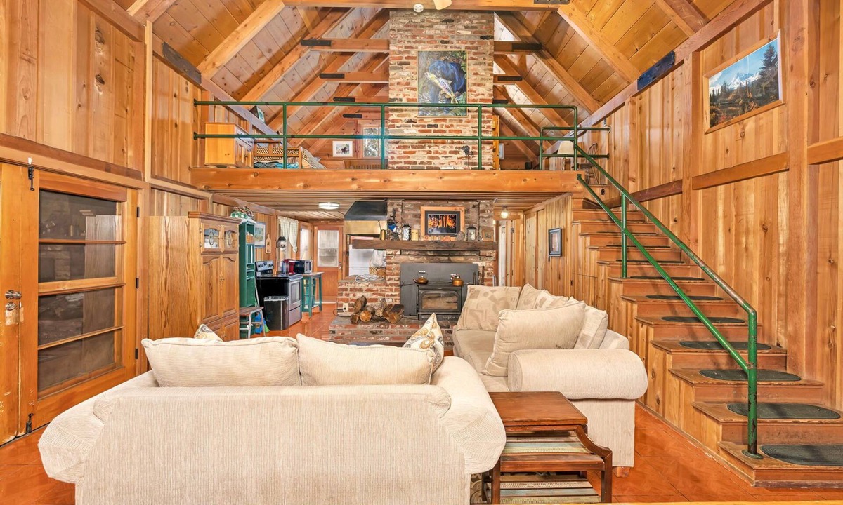 West Village Cabin | Rustic Knotty Pine | Minutes to the Water!