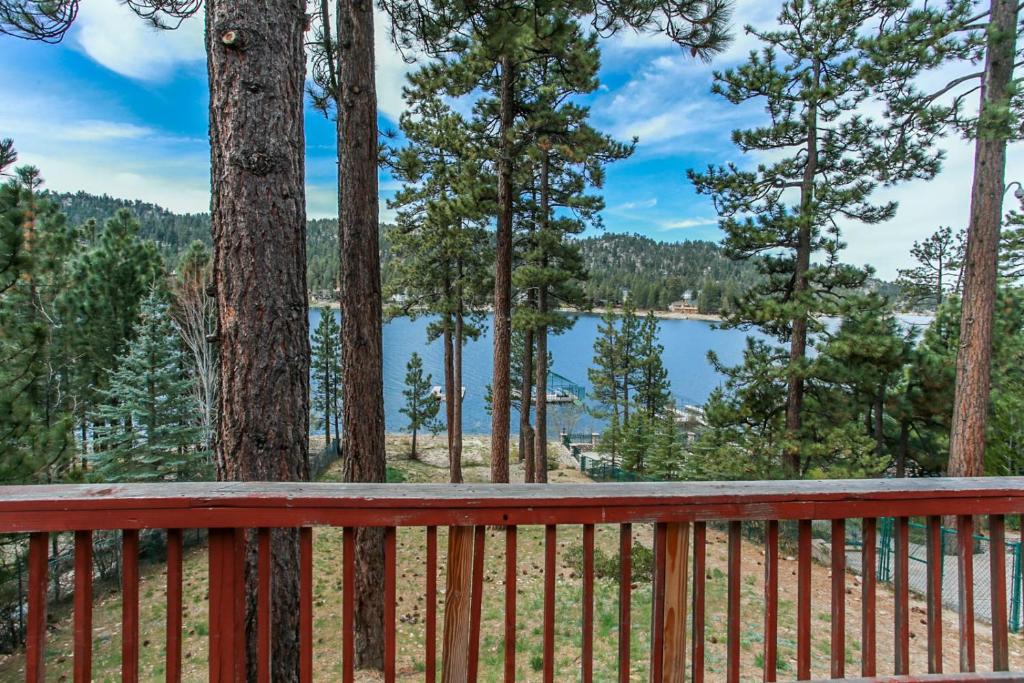 Boulder Bay House | Rustic Vintage Lakefront - Features 70's 80's style to experience an older style cabin! Lakeview!