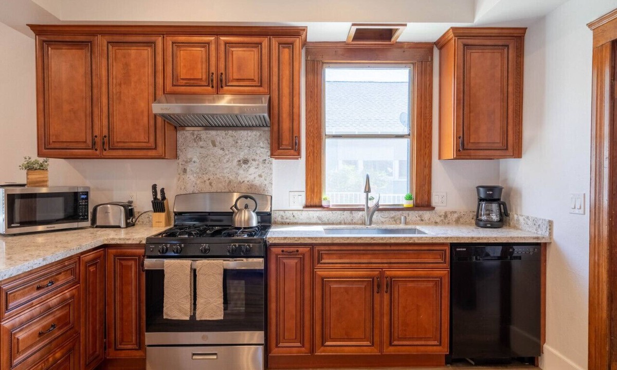 Glendora House | Safe Neighborhood, Family Oriented, Pet Friendly!