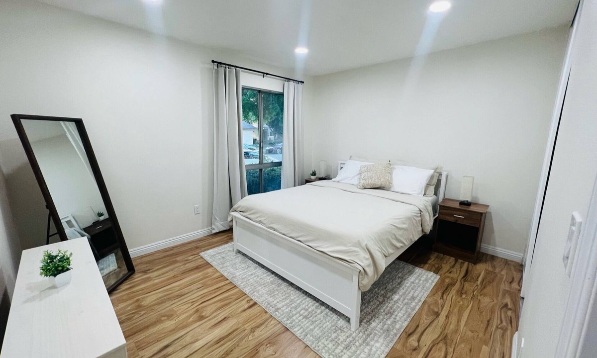 Cerritos Condo | Safe Quiet 1BR/1BA Condo