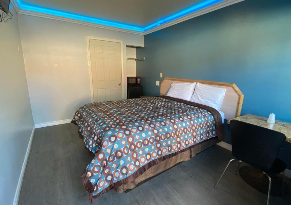 South Gate Hotel | Sands Inn