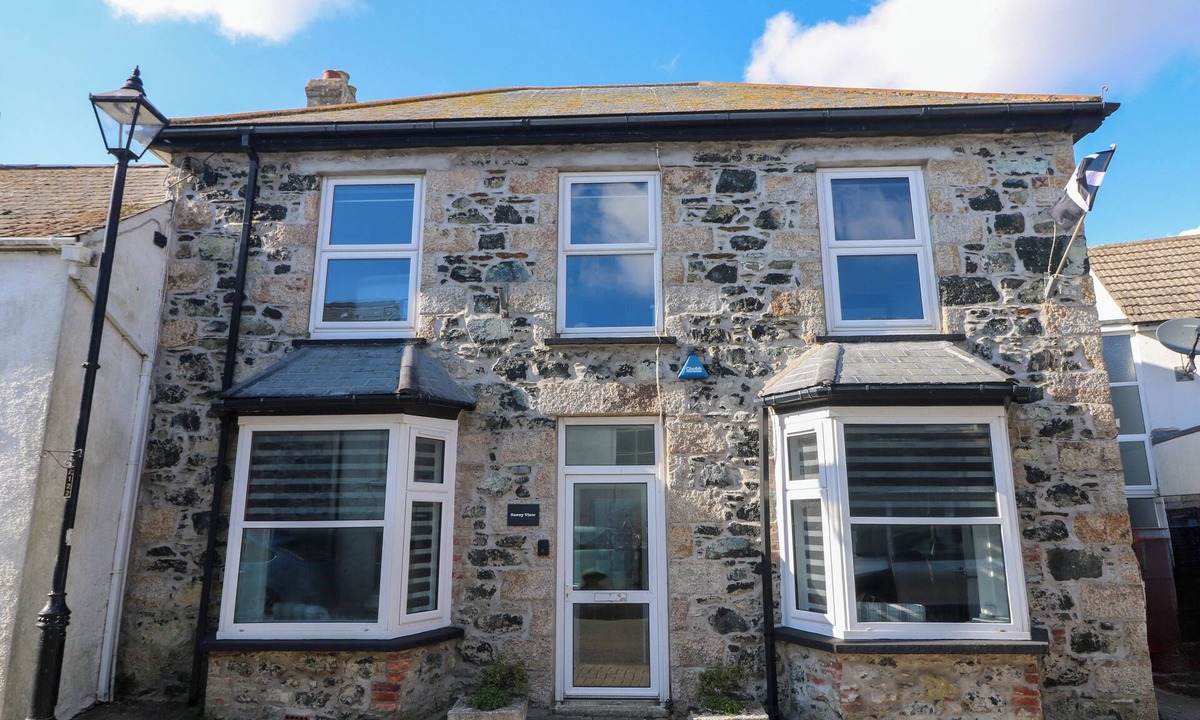 Mullion Cottage | SAVOY VIEW, pet friendly, country holiday cottage in Mullion