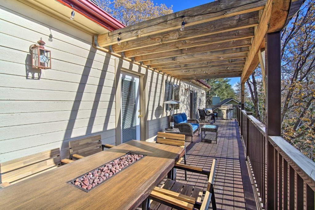Lake Arrowhead House | Scenic Lake Arrowhead Cabin Hike, Ski, Fish!