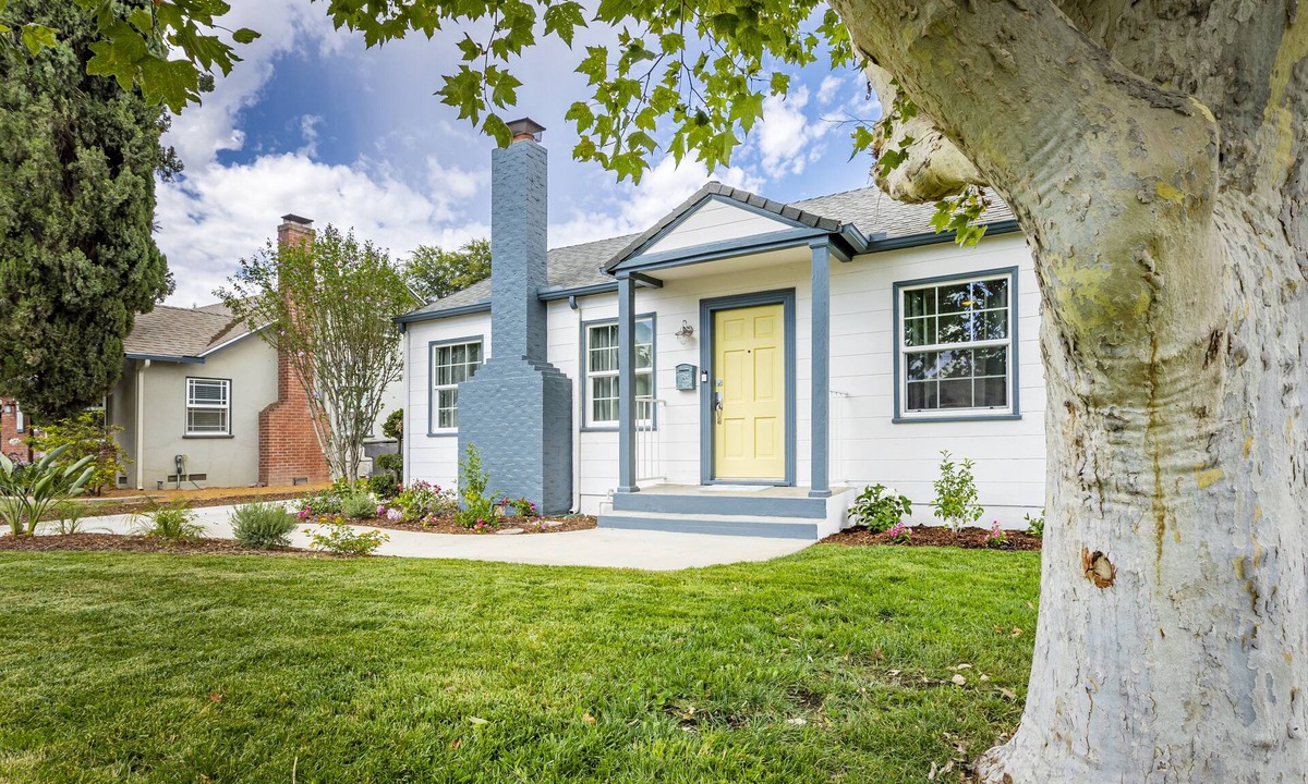 Riverside House | Sea Shells close to Downtown Riverside UCR CBU RC