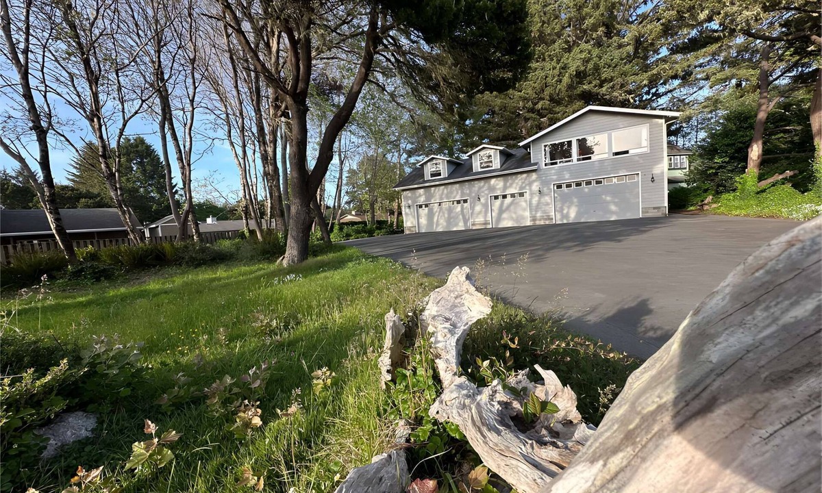 Crescent City North House | Sea Song Beach House
