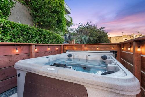 Ventura House | Sea View, Sauna, Hot Tub, Beach Bikes, Stream