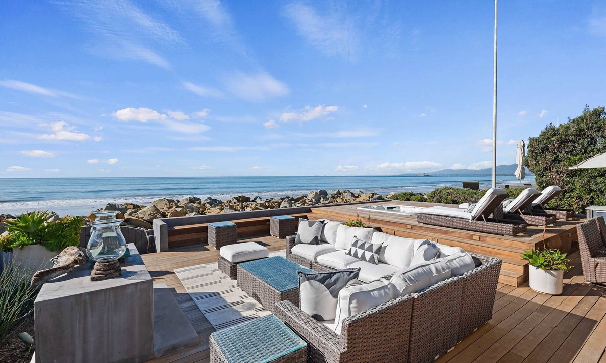 Ventura House | Seacliff Beach Retreat - Amazing Beachfront for Family of 6