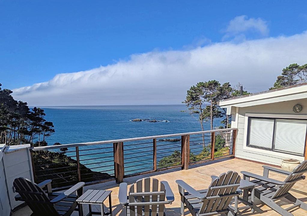 Gualala House | Seaflower Cove: Spacious 4bd waterfront retreat