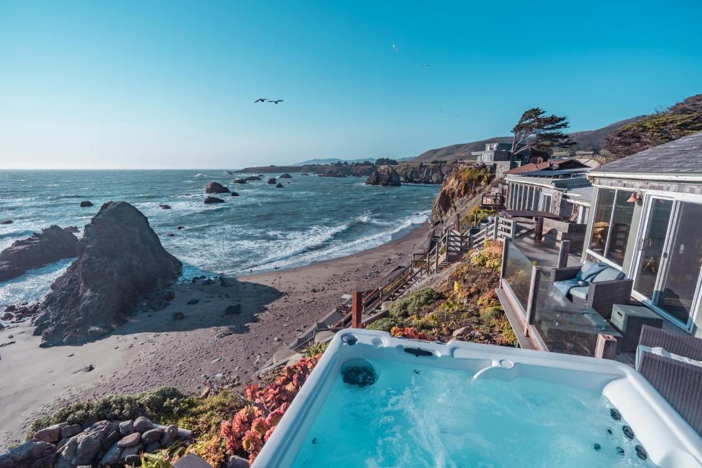 Sereno del Mar House | Seamist Beach Cottage, Private Beach & Ocean views