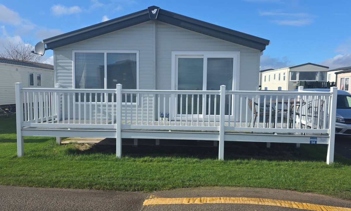 Southerness Cabin | Seaside holiday lodge on family friendly site with lots of amenities. Gre6 vie
