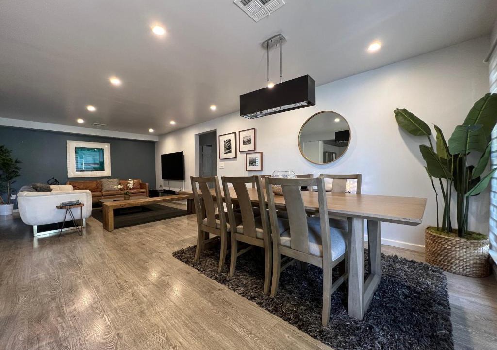 Inglewood House | Secluded 2BR 2BA Unit near Beach & DTLA