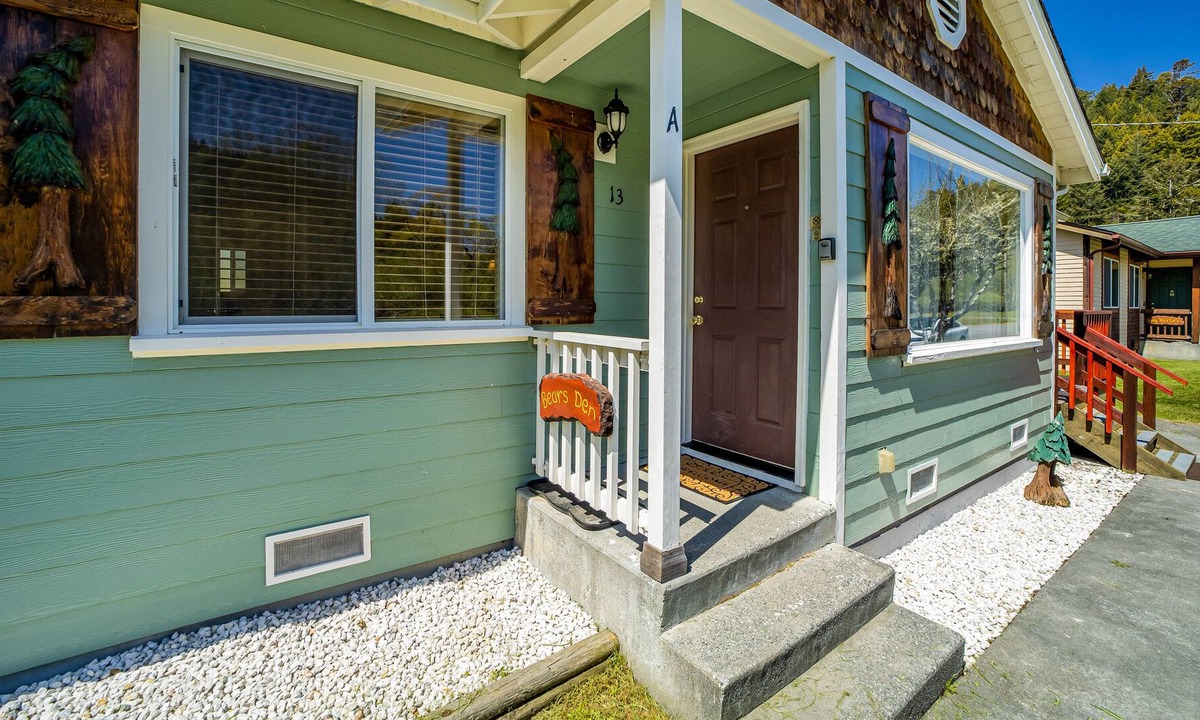 Orick Cabin | Secluded, Family-Friendly Cabin w/Back Deck, Gas Grill, Free WiFi, Mountain View